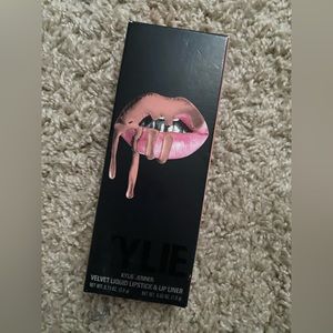 Kylie Lip Kit - shade “Bare”